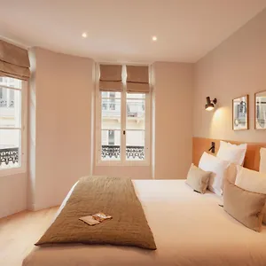 ** Hotel Tinah Paris, Champs Elysées France